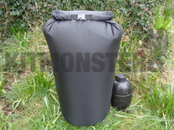 Exped-22-canoe-dry-bag-00.jpg