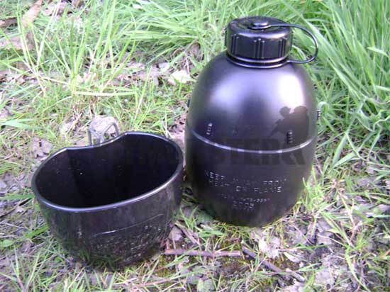 UK issue 2 pint 1 litre 58 pattern water bottle & cup