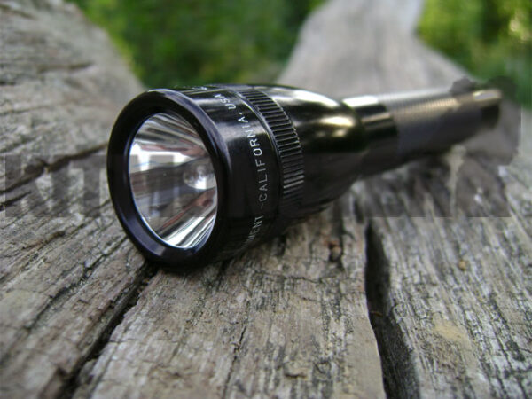 mini-maglite-aa-black-00.jpg mini maglite aa torch light